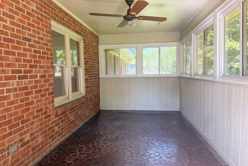 Photo 25 of 39 of 604 Meadowbrook Dr, Spartanburg, SC