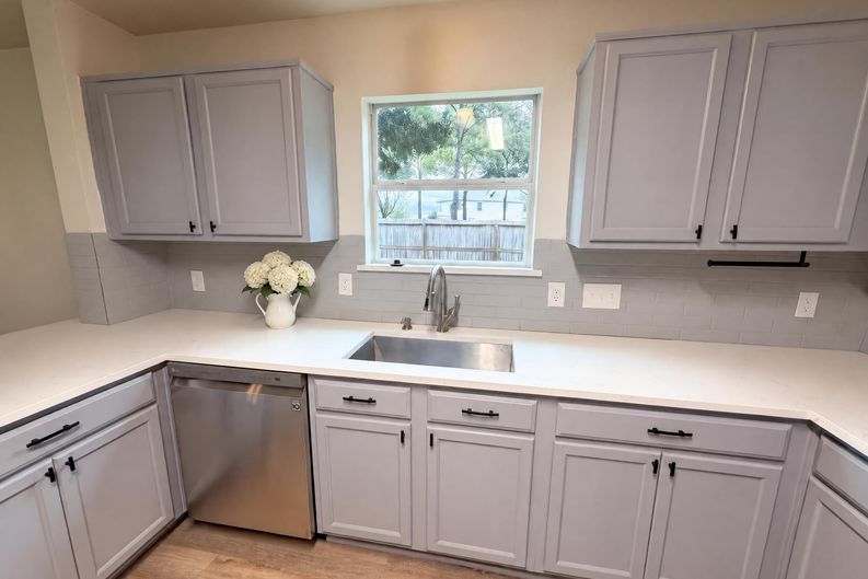Photo 10 of 49 of 15515 Hollow Cypress Ct, Houston, TX