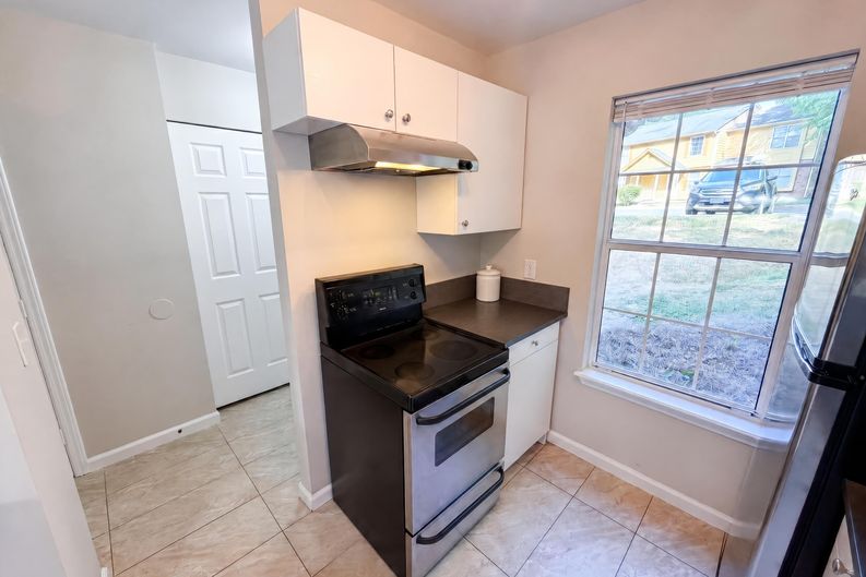 Photo 7 of 19 of 4037 Briarhill Dr, Charlotte, NC