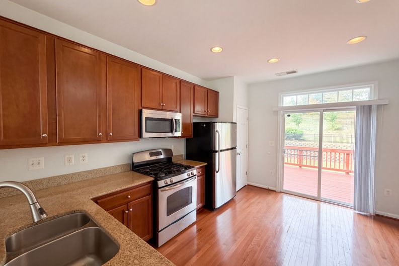 Photo 7 of 25 of 15613 John Diskin Cir, Woodbridge, VA