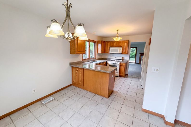 Photo 8 of 24 of 52186 Jacqueline Ct, Macomb, MI