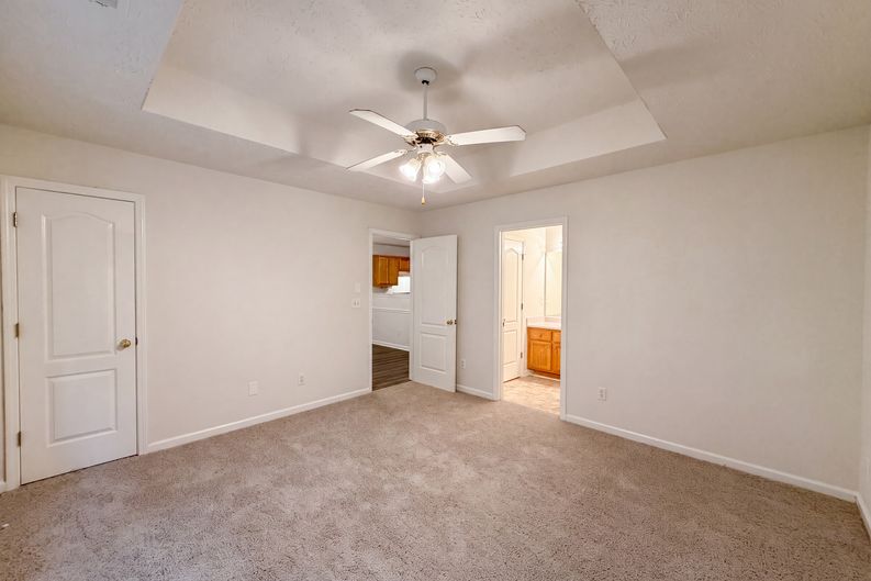 Photo 4 of 18 of 10543 Crabtree Dr, Jonesboro, GA
