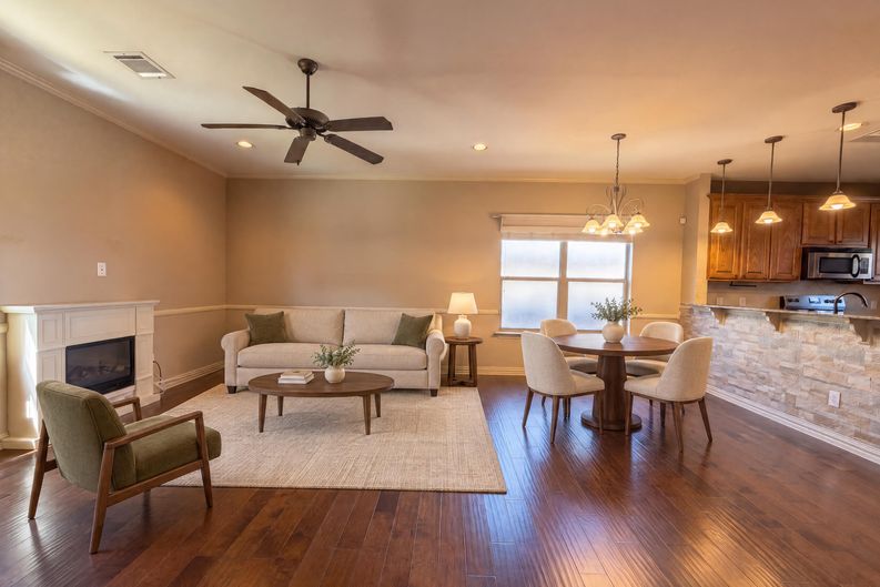 Photo 3 of 20 of 5107 Chesterfield Pl, Arlington, TX