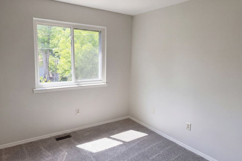 Photo 15 of 28 of 21425 Averhill St, Farmington Hills, MI