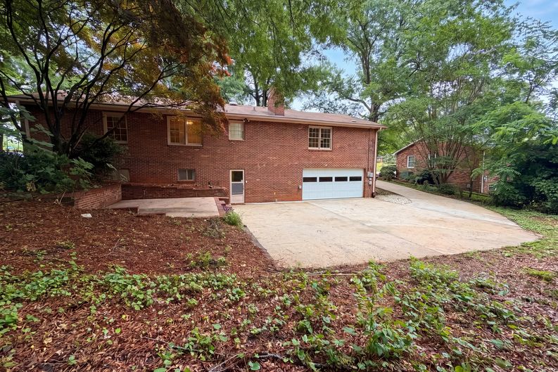 Photo 16 of 18 of 3010 Hope Valley Rd, Winston Salem, NC