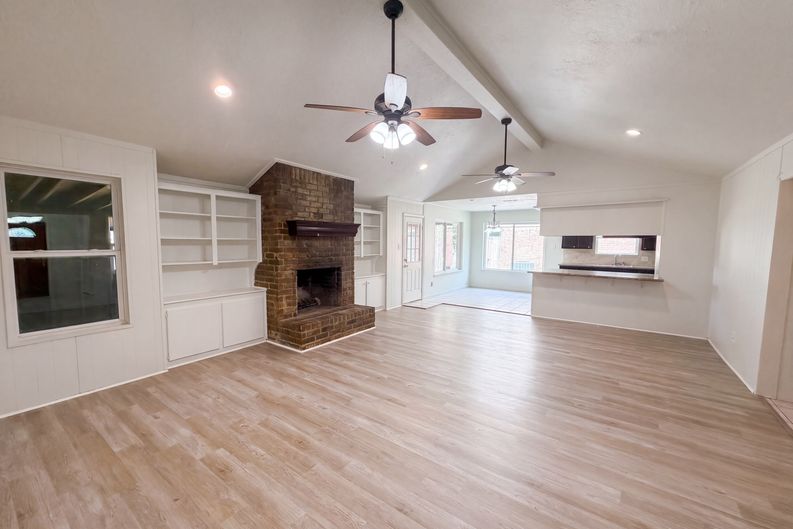Photo 3 of 18 of 3206 Brookdale Ct, Deer Park, TX