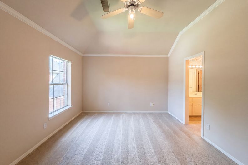 Photo 15 of 27 of 2533 Vista Creek Ct, Garland, TX