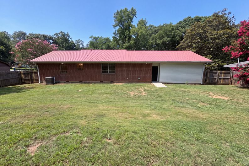 Photo 17 of 19 of 1375 NW South Hicks Cir, Conyers, GA
