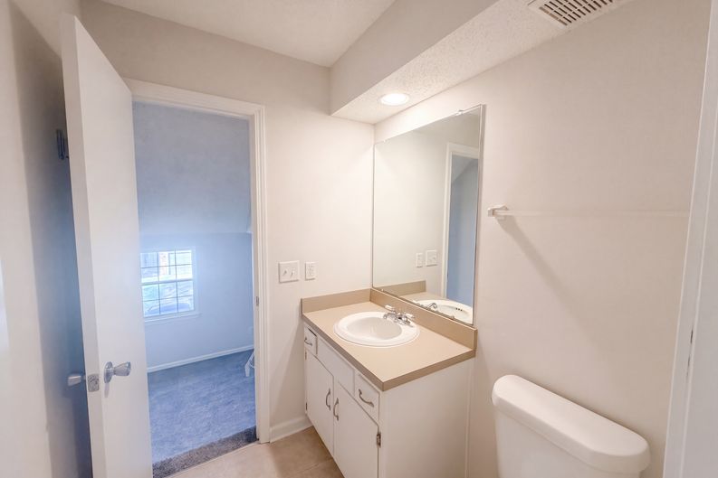 Photo 8 of 21 of 10002 W 86th St, Overland Park, KS