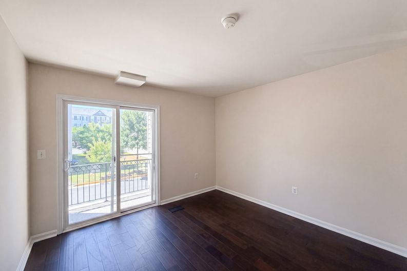 Photo 17 of 54 of 15489 Chopawamsic Ct, Woodbridge, VA