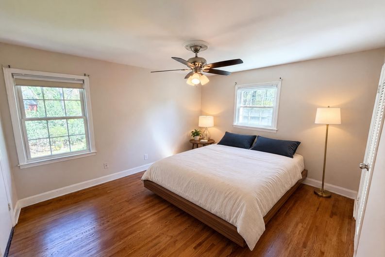 Photo 13 of 24 of 6621 Starcrest Dr, Charlotte, NC