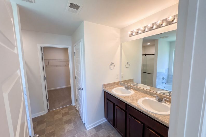 Photo 11 of 21 of 672 Mill Creek Trl, Jonesboro, GA