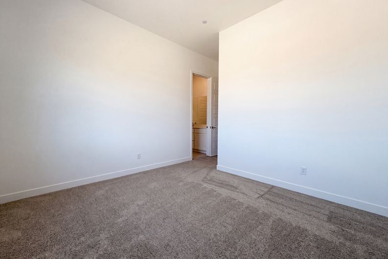 Photo 17 of 28 of 8220 Gusty Brook St, Las Vegas, NV