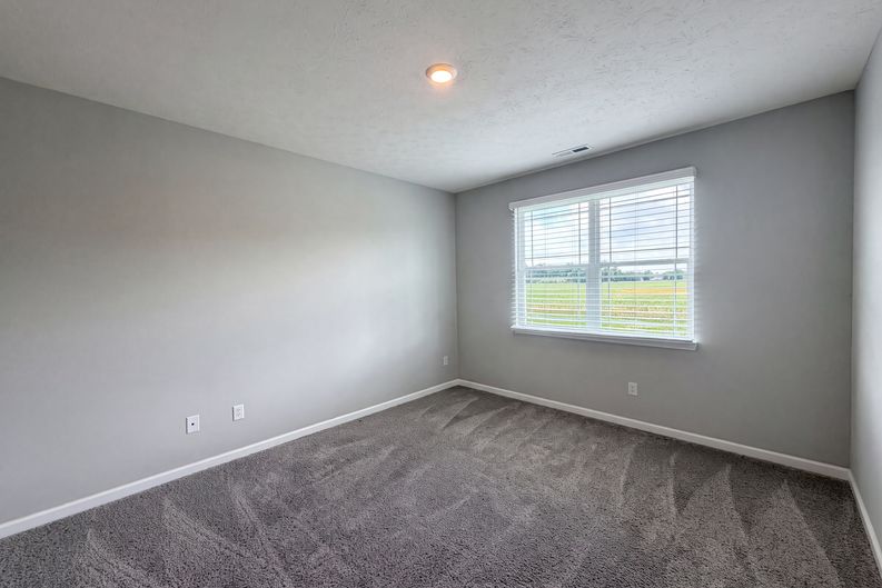 Photo 4 of 19 of 1671 Fairmount Dr, Greenfield, IN