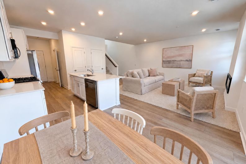 Photo 7 of 22 of 3022 Basswood St, Little Canada, MN