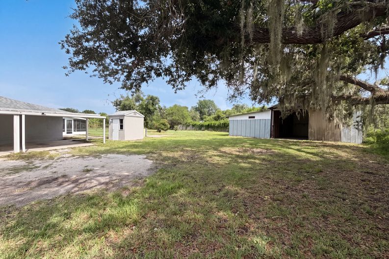 Photo 6 of 34 of 2805 105th St E, Palmetto, FL
