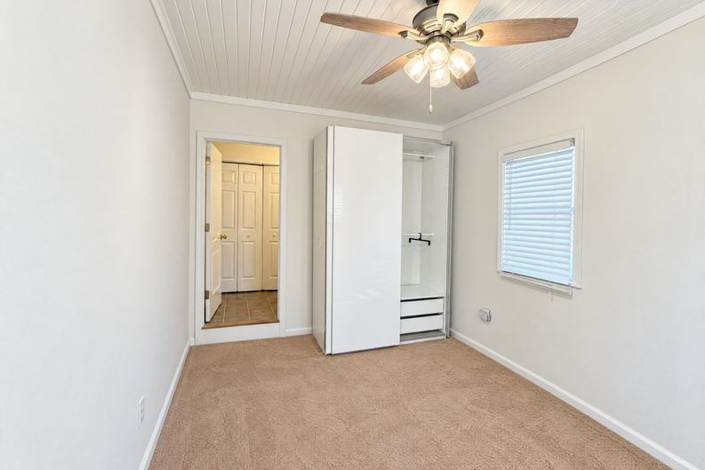 Photo 4 of 23 of 1876 Camellia Dr, Decatur, GA
