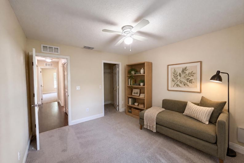 Photo 12 of 23 of 33137 Irongate Dr, Leesburg, FL
