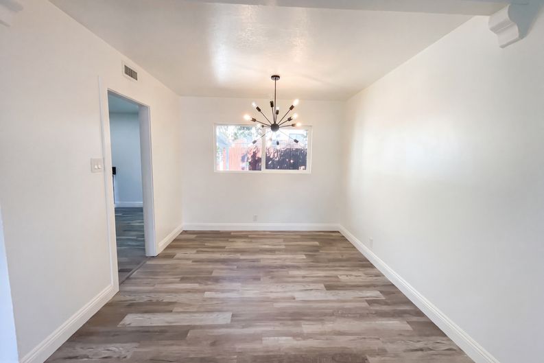 Photo 9 of 27 of 6150 Parkoaks Dr, Citrus Heights, CA
