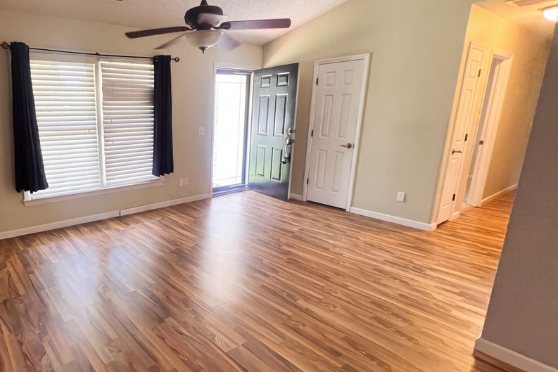 Photo 4 of 26 of 2504 Thomas Langston Rd, Winterville, NC