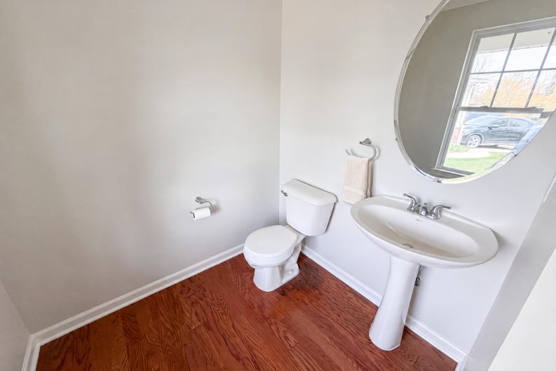 Photo 21 of 44 of 42824 Greystone Dr, Sterling Heights, MI