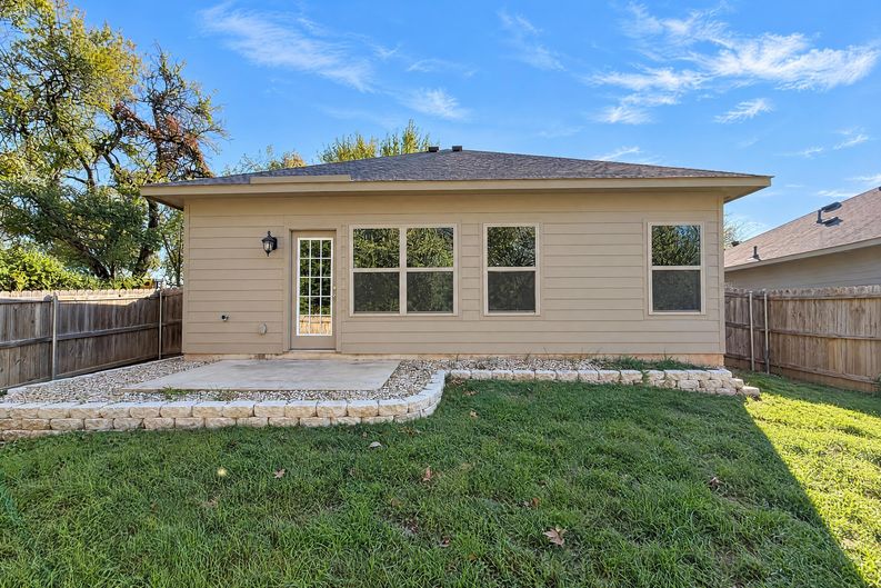 Photo 5 of 17 of 186 S Preston St, Alvarado, TX