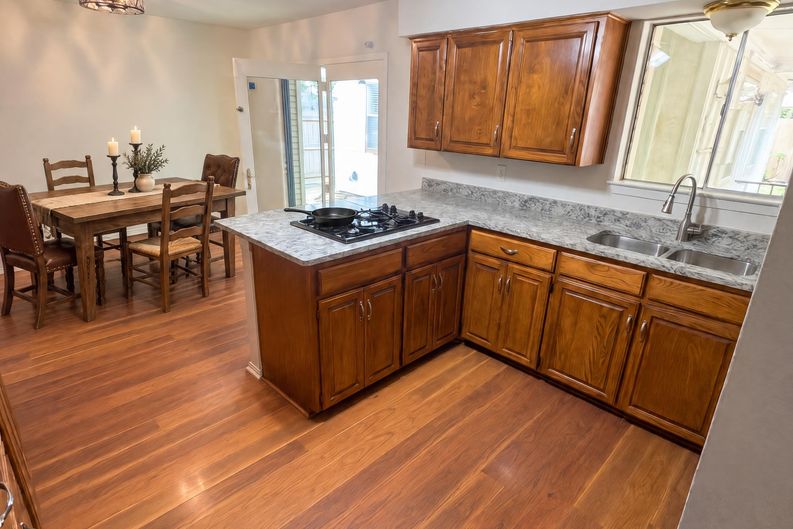 Photo 8 of 27 of 3411 Halifax Dr, Arlington, TX