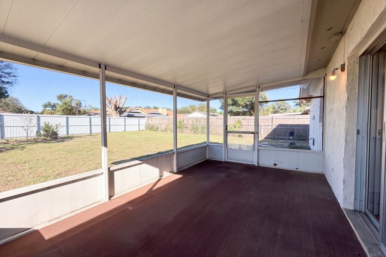 Photo 16 of 21 of 8965 Grampian Dr N, Jacksonville, FL
