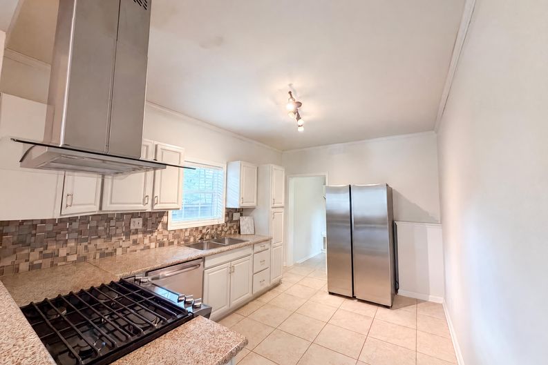 Photo 6 of 21 of 1773 Sylvan Rd SW, Atlanta, GA