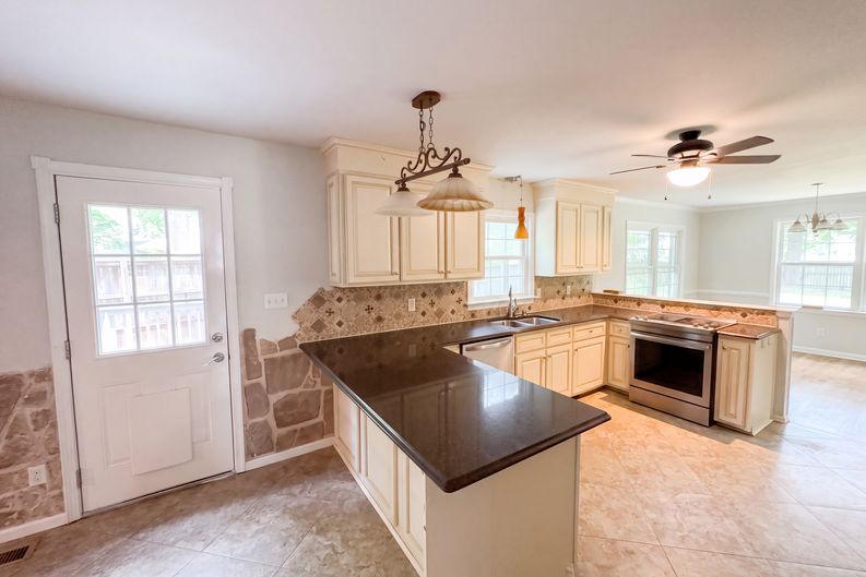 Photo 6 of 26 of 101 Bonito Dr, Yorktown, VA