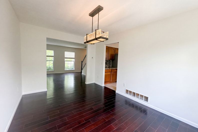 Photo 10 of 51 of 7966 Lazelle Woods Dr, Westerville, OH