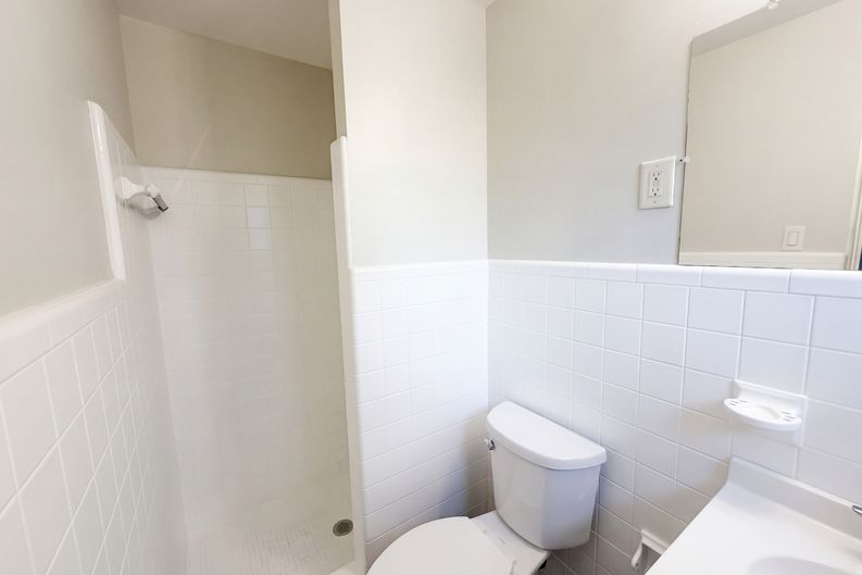 Photo 21 of 24 of 411 W Seminole Ave, Eustis, FL