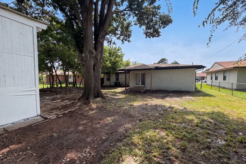 Photo 5 of 16 of 321 S 4th St, Wylie, TX