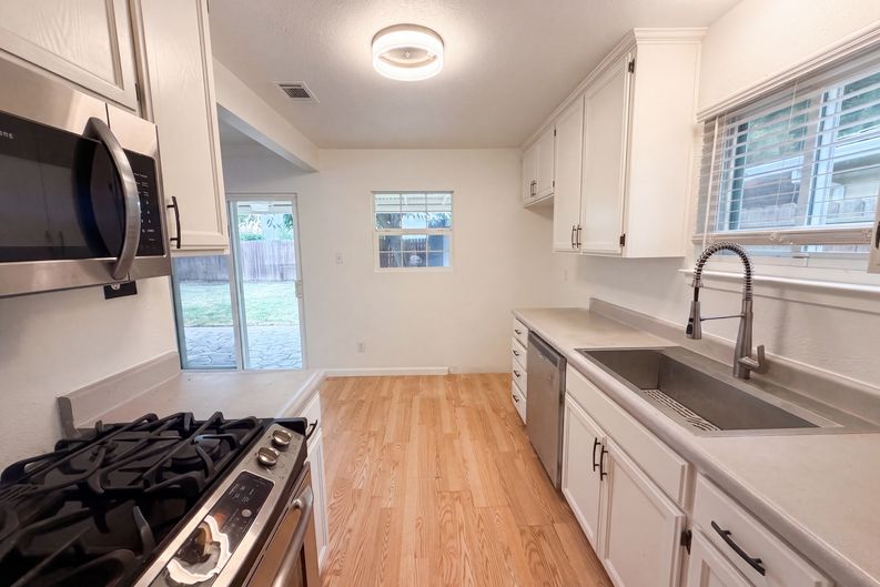 Photo 9 of 16 of 4940 Alcott Dr, Sacramento, CA