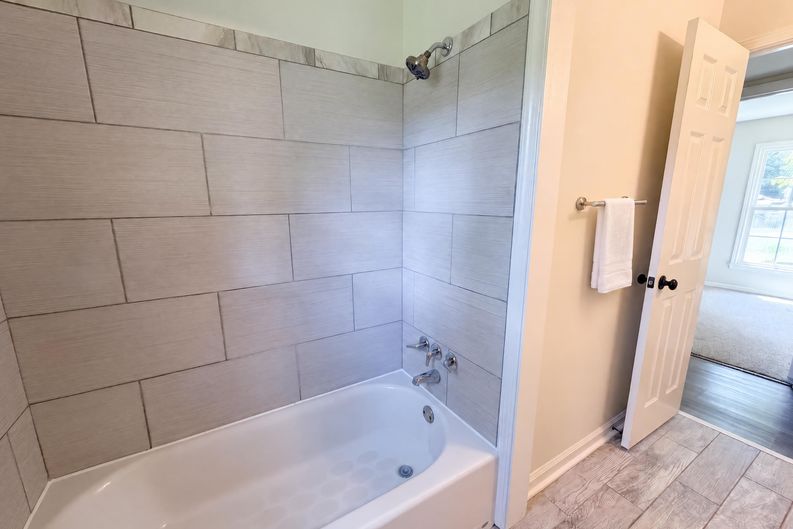 Photo 18 of 21 of 728 Milan Rd E, Charlotte, NC