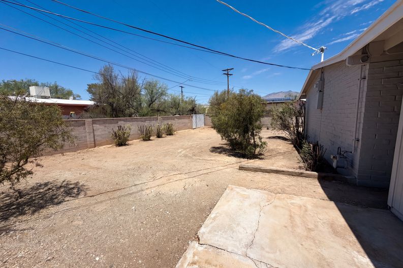 Photo 17 of 21 of 2901 N Cloverland Ave, Tucson, AZ