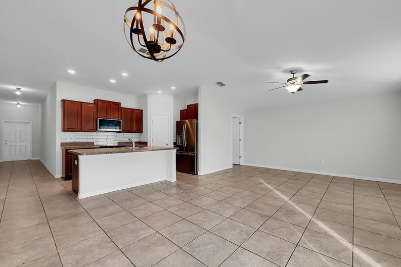 Photo 15 of 23 of 10113 Rosemary Leaf Ln, Riverview, FL