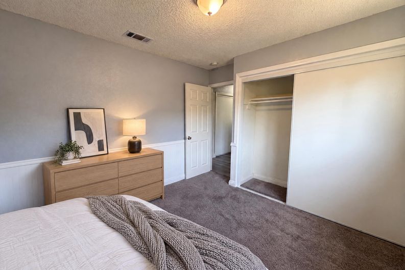Photo 14 of 17 of 15929 La Verida Dr, Victorville, CA