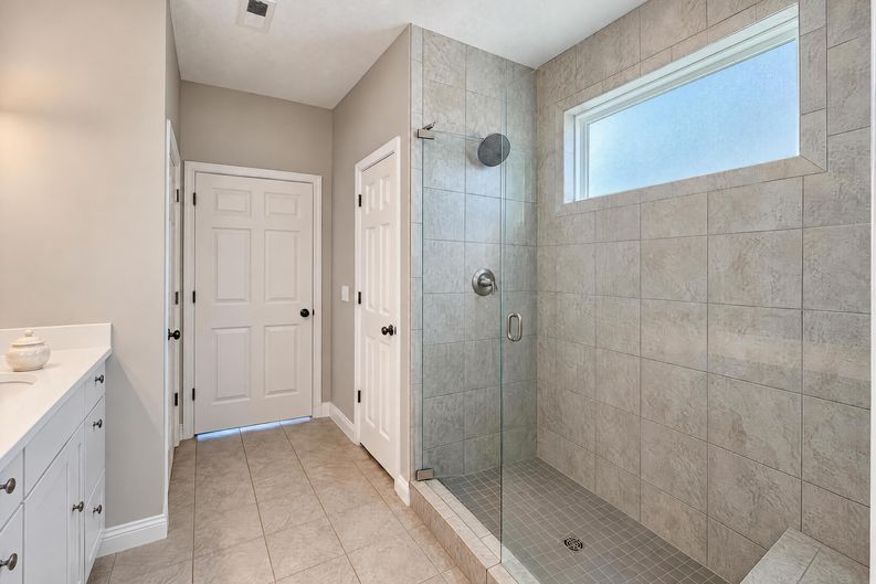 Photo 9 of 23 of 4897 Arena Ct, Liberty Twp, OH