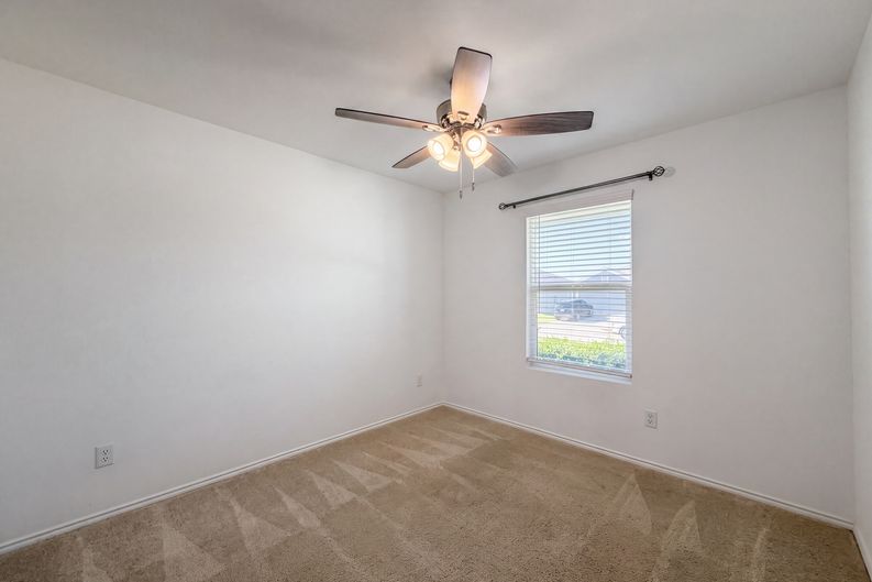 Photo 11 of 26 of 408 Riverside Dr, Princeton, TX