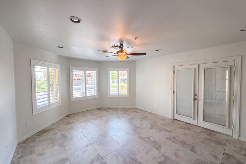 Photo 4 of 36 of 10240 E Cochise Dr, Scottsdale, AZ