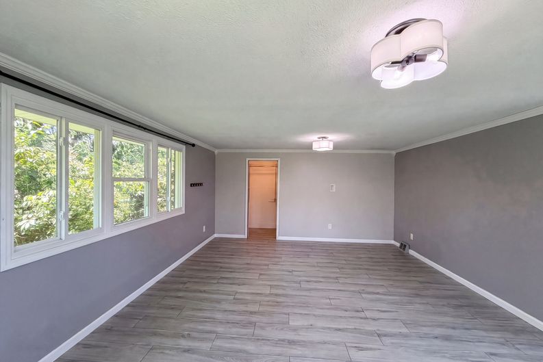 Photo 10 of 31 of 23691 Redfern Rd, Columbia Station, OH