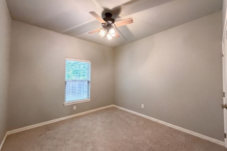 Photo 13 of 20 of 3712 Magnolia Ct, Denison, TX