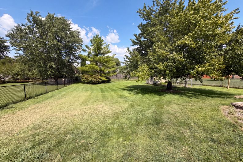 Photo 18 of 19 of 10048 Ironway Dr, Indianapolis, IN