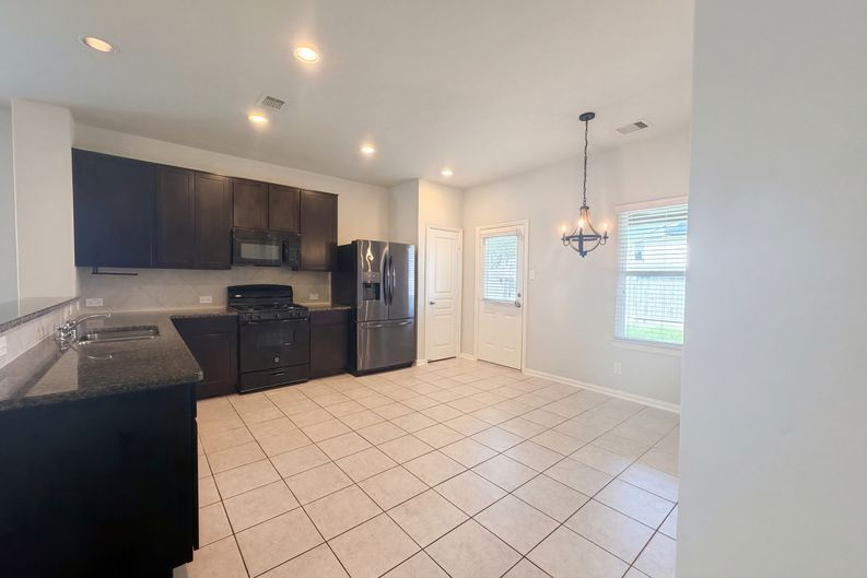Photo 15 of 23 of 1038 Cash St, Alvin, TX