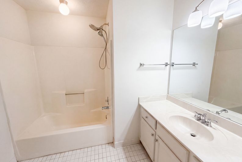 Photo 14 of 26 of 4342 Trotters Way Dr, Snellville, GA