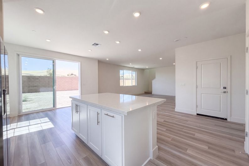 Photo 8 of 21 of 5860 Placer Dr, Tracy, CA
