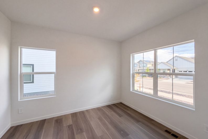 Photo 6 of 18 of 4043 Shirley Dr, Johnstown, CO