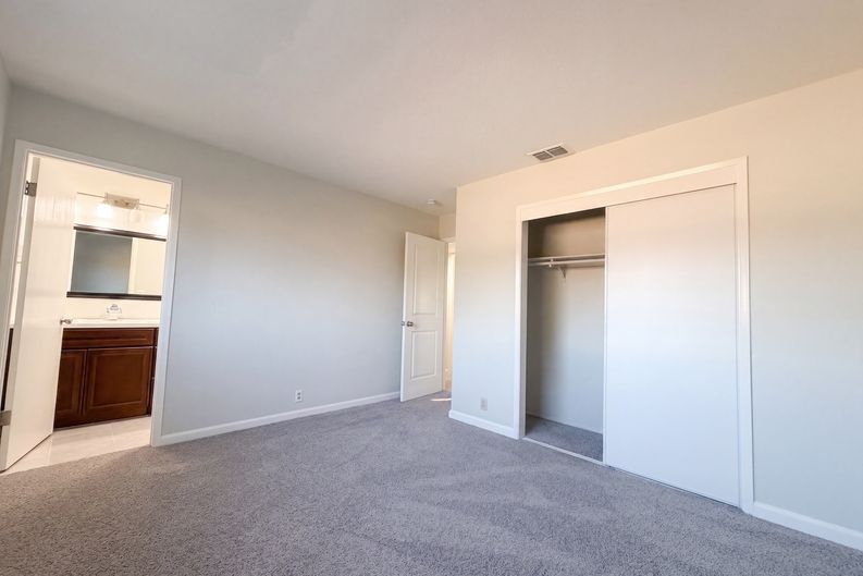 Photo 16 of 25 of 3525 Astral Dr, Sacramento, CA