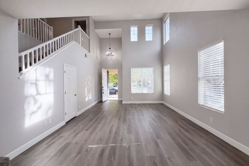 Photo 7 of 35 of 2571 Cantara Ct, Sacramento, CA
